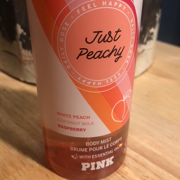 New in packaging Victoria secret Just Peachy body mist - Picture 3 of 6